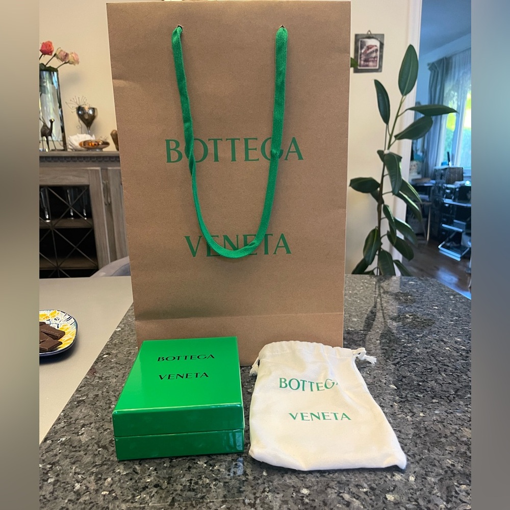 Brand new box and bag from a Bottega Veneta wallet